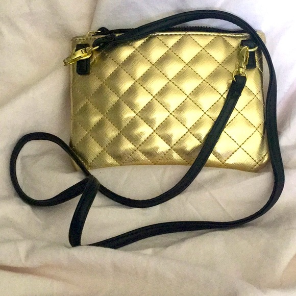 NWOT Betsey Johnson crossbody/wristlet - Picture 3 of 8